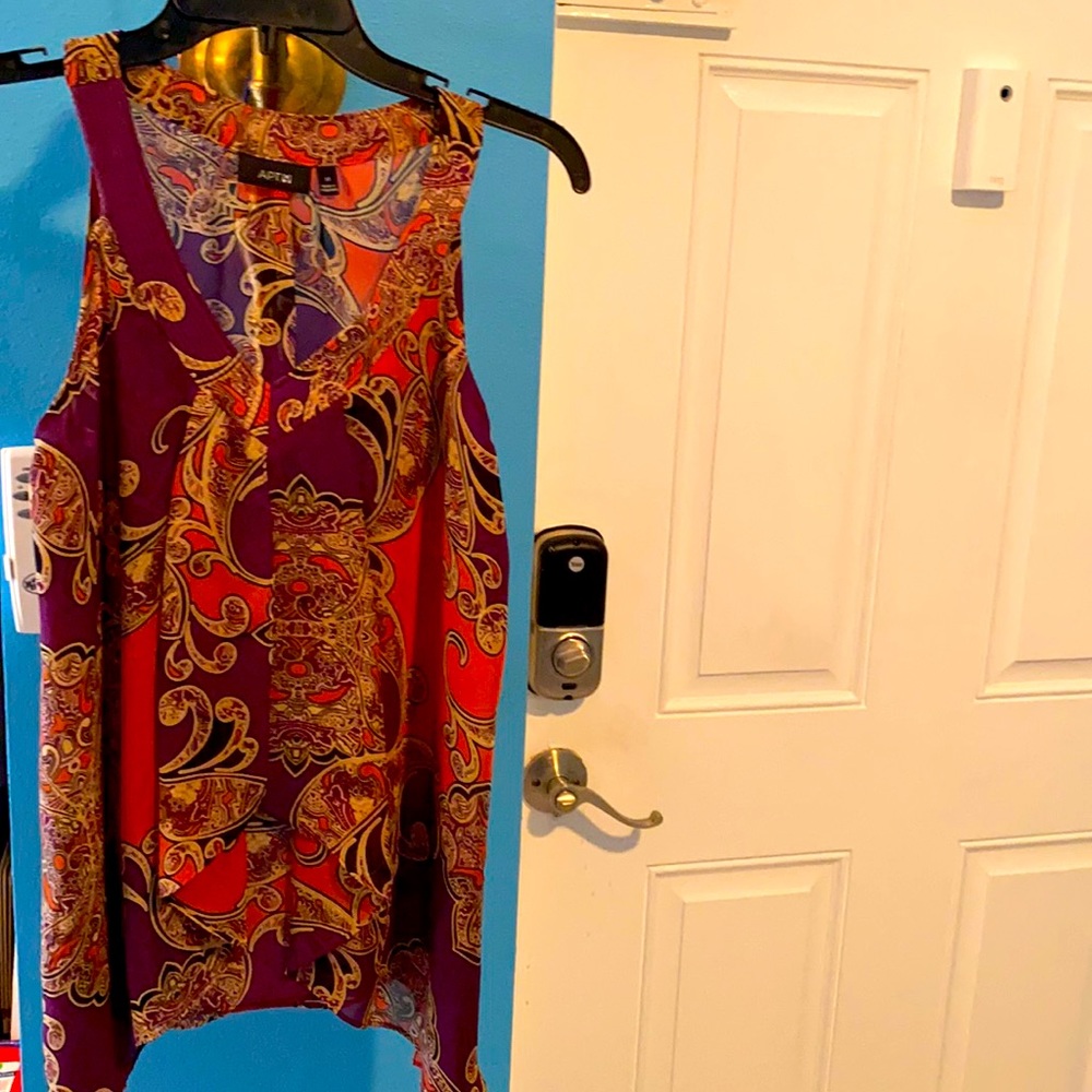 Nice blouse size M MAKE OFFER